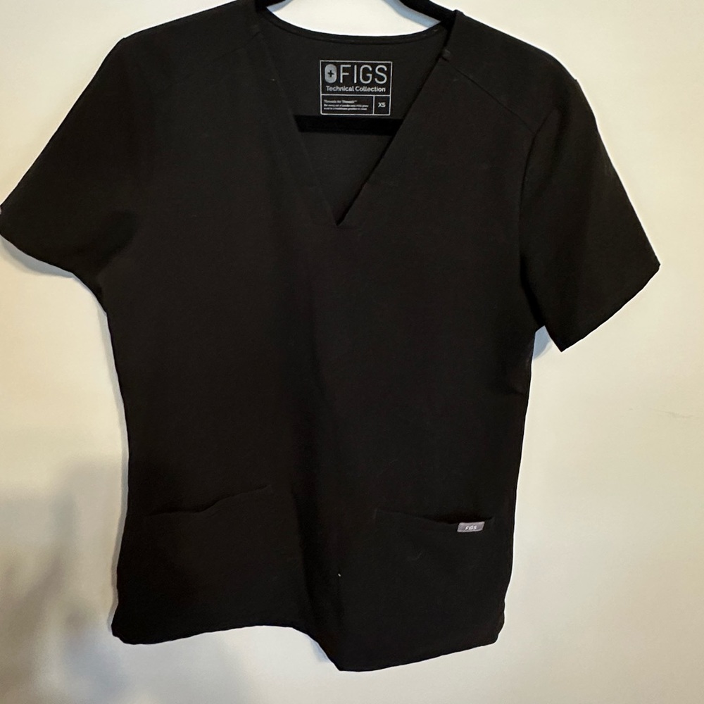 Figs two pocket top
